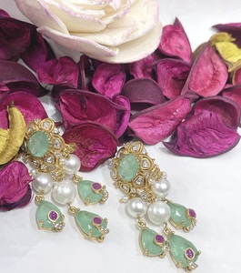 Pendientes de Lujo con Acabado Dorado de la Mejor Calidad, Estilo Tradicional con Piedras, Colección para Bodas, para Mujeres y Niñas - Product Image 2