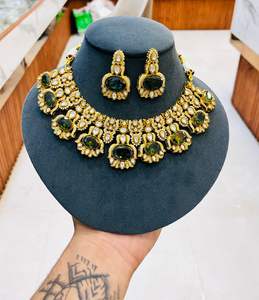 Ensemble de collier Moissanite Kundan de qualité supérieure avec pierre hydro pour les femmes parfait pour le mariage, ensemble de collier de luxe pour les fêtes - Product Image 6