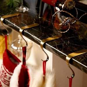 Soporte de pie dorado para medias en metal con acabado festivo, perfecto para Navidad y decoración del hogar, suministros de Navidad - Product Image 3