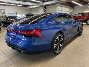 Audi e-tron GT quattro Prestige AWD quattro Prestige 2022, sedán de 4 puertas, libre de accidentes, autos usados en venta. - Product Image 5