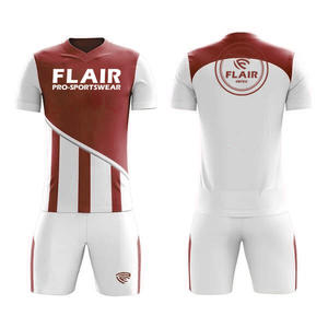 Camiseta de fútbol para niños de diseño retro personalizado, la mejor calidad, 100% poliéster, cómoda, transpirable, Parte delantera corta, conjuntos de nombre OEM nacional - Product Image 6