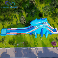Toboggan gonflable géant Toboggan gonflable sur le thème des requins avec piscine