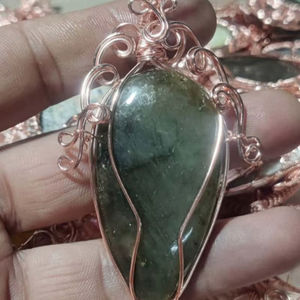 Impressionnant pendentif Coper en métal fait main Labradorite 30To35mm ensemble percé avec lunette ensemble pour bijoux de mode avec cadeau d'anniversaire - Product Image 1