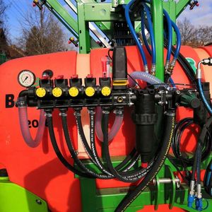 Pulverizador de Barra con Bomba Montada en 3 Puntos, Tanque de 600L, Accionamiento por Toma de Fuerza, para Tractor de 50-100HP, Maquinaria Agrícola, Fácil Operación, 1 Año de Garantía - Product Image 3