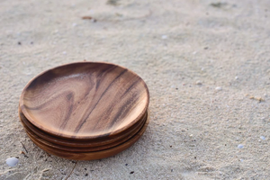 Elegante plato de madera hecho a mano, plato de madera maciza natural para servir comedor y decoración por Crescent Crafts - Product Image 3