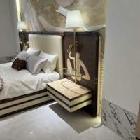 Ensemble de meubles de chambre à coucher de luxe nordique en bois massif écologique avec tables de chevet, lit double pour villa et hôtel