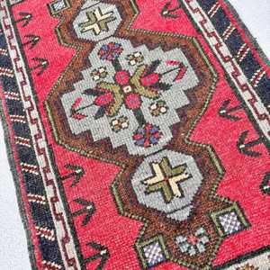 Vintage Turkish Rug 1.8x3.2 ft, <b>Red</b> Abstract <b>Wool</b> Rug - Product Image 3
