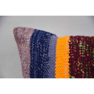 Coussin décoratif tissé multicolore en laine patchwork Kantha 16x24 pouces avec motif vintage - Product Image 2