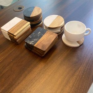 ON Posavasos redondos de madera de acacia de mármol Tamaño personalizado Taza de madera para bebidas Alfombrillas y almohadillas elegantes No hay opiniones aún - Product Image 1