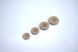 Botón de Resina Ecológico a Precio Económico, Botón Redondo de 15 mm, 4 Agujeros, a Base de Cáscara de Arroz, Biodegradable, para Empaquetar Camisas, Blusas y Prendas - Product Image 3