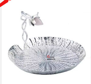 Plateau de service de designer de forme ovale en métal fini argenté à l'aspect classique pour le restaurant et le bar de l'hôtel - Product Image 2