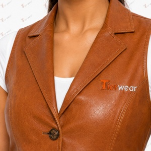Chaleco de Cuero Sintético Marrón para Mujer TiierWear, Cuello con Muescas, Cierre de Botones, Prenda Exterior Informal - Product Image 4