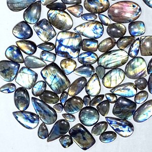 Lote de piedras preciosas sueltas de cabujón de labradorita de cuarzo natural pulido a mano para la fabricación de joyas hechas a mano por artesanos - Product Image 2