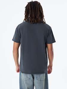เสื้อยืดสำหรับผู้ชายทรงสลิมฟิตผ้าถักลายตัวอักษรแขนสั้นคอกลมดีไซน์ตามสั่งฤดูร้อน - Product Image 2