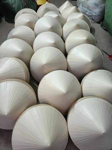 สินค้าขายดี หมวกทรงกรวยไม้ไผ่แบบดั้งเดิมของเวียดนาม สัญลักษณ์อันเหนือกาลเวลาของมรดกทางวัฒนธรรมเวียดนาม - Product Image 4