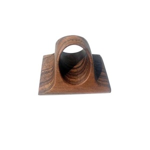 Élégants anneaux de serviette en bois faits à la main, parfaits pour les mariages, les fêtes, les repas festifs, les banquets, les restaurants, les cafés et l'usage domestique - Product Image 1