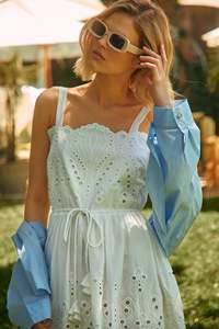 Robe d'été en coton biologique à oeillet blanc écologique Ourlet festonné Taille élastique Lavable Robes bohèmes décontractées Fabriquées en Inde pour - Product Image 5