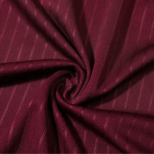 ชุดเครื่องแบบฟุตบอลชายสีน้ำตาลแดงเสื้อกีฬาขาสั้นผ้าโพลีเอสเตอร์100% ดีไซน์แขนสีขาวดำสำหรับฝึกซ้อมการแข่งขันวัน - Product Image 5