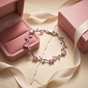 Pulsera de Lujo con Cristales Rosados y Diseño Floral para Mujer, Bañada en Plata con Piedras de Circonia Cúbica - Product Image 3