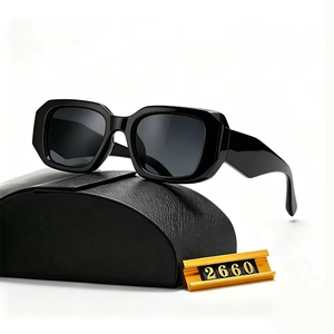 Nuevas gafas de sol cuadradas de lujo de diseñador con logotipo personalizado, protección UV400, gafas modernas y cómodas para hombre o mujer - Product Image 2