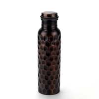 Bouteille d'eau en cuivre pur à 100% avec finition noire mate durable, design martelé de haute qualité, pour boire directement en extérieur