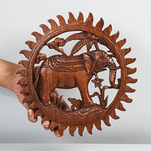 Diseño personalizado tallado en madera precio más bajo hecho a mano de madera colgante piezas redondas para espacios habitables - Product Image 3