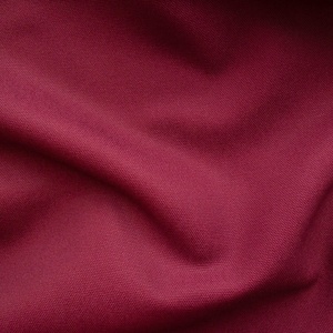 Tissu en toile de coton teint uni Elite Maroon, 300 GSM, 10 oz, haute densité, largeur 60 pouces, en rouleau, pour sacs et ameublement, qualité supérieure - Product Image 3