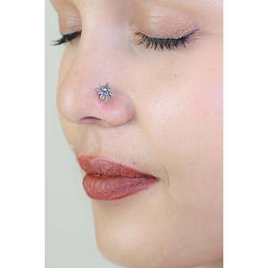 Piercing Nasal de Plata 925 con Diseño de Copo de Nieve Nazakat, Joyería Infantil con Alambre de Acero Inoxidable y Diamante de 14K - Product Image 1