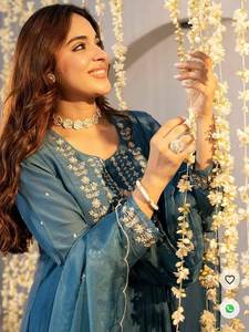 ชุดคุร์ตะปักลายขนเฟอร์เทียมแบบใหม่ พร้อมกางเกงและผ้าคลุมไหล่ สำหรับฤดูหนาว ฤดูร้อน ใส่ได้ทุกวัน ใส่ทำงาน ใส่ไปงานปาร์ตี้ หรือโอกาสพิเศษต่างๆ - Product Image 4