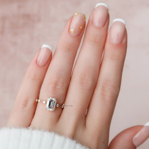 แหวนเพชรโมอิสเจียระไนมรกต2กะรัตพร้อมรัศมีที่ซ่อนอยู่แหวนหมั้นทันสมัยสำหรับผู้หญิงในทองคำของขวัญเครื่องประดับทำมือสุดหรู - Product Image 3