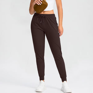 Conjunto deportivo unisex transpirable color marrón, pantalones jogger suaves como la mantequilla, ropa deportiva ligera, elástica y cómoda, pantalones deportivos casuales. - Product Image 1