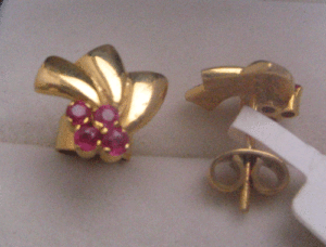 Boucles d'oreilles classiques et tendance en or 14 carats avec rubis, motif floral en platine 14 carats, pour mariage, fiançailles, fête ou cadeau pour elle - Product Image 1