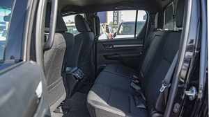 Nuevo/USADO NEGRO 2023 TOYOTA HILUX SR5 SC AP6 360 Cámara Trasera Capacidad de Carga 31-40T Emisión Diésel/GAS Automático - Product Image 4