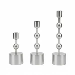 Bougeoir moderne en métal argenté, bougeoir en aluminium minimaliste nordique pour centre de table de mariage et décoration intérieure, lot de 3 - Product Image 1