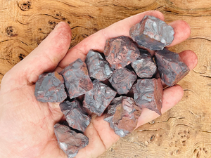 Vente en gros de pierres brutes d'hématite sculptées, cristal naturel Feng Shui, porte-bonheur pour la décoration de la maison et les cadeaux - Product Image 6