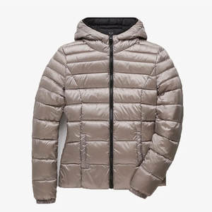 Chaqueta de Plumón Personalizada en Oferta, Chaqueta de Plumón con Logotipo Personalizado para Mujer, Hecha en Pakistán - Product Image 1