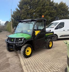 Véhicule utilitaire à essence John Deere Gator XUV835M d'occasion 2025 très demandé à vendre, idéal pour le travail quotidien. - Product Image 3