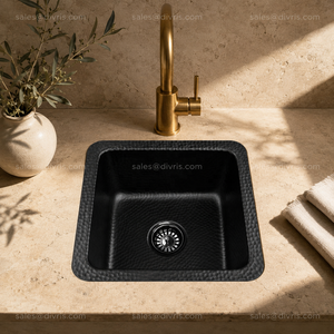 Évier de cuisine carré à encastrer en aluminium noir martelé fait main, finition mate, un trou, 17,25 po x 15,25 po x 6,5 po - Product Image 4