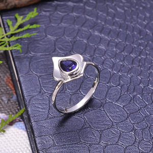 Bague en argent sterling 92.5, belle pierre naturelle bleue Iolite, bijoux de 2.3 grammes, véritable pierre de naissance, cadeau fait à la main - Product Image 3
