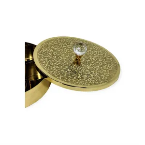 กล่องเครื่องเทศทองเหลืองสลักลายด้วยมือทำจากโลหะทองเหลืองพร้อมสัมผัสสีทอง - Product Image 4