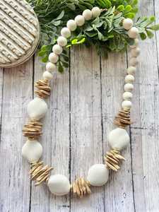 Collier en résine fait main, forme ronde, style tendance pour fêtes, mariages, décorations de vacances, cadeau - QUALITY ENTERPRISES Modèle QE-RN-01 - Product Image 5