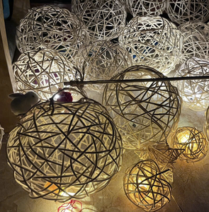 Boule de Noël en rotin du Vietnam, fabriquée avec du rotin solide, parfaite pour la décoration des fêtes et polyvalente pour les festivals - Product Image 2