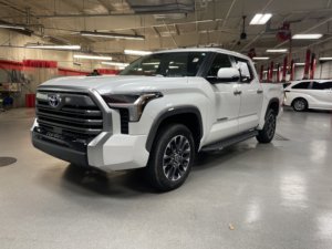 Toyota Tundra 4WD Limited Hybride d'occasion propre 2024 - Product Image 3