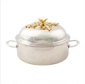 Marmites élégantes en acier inoxydable avec une belle finition argentée et un couvercle design avec un bouton floral, idéales pour la restauration et les fêtes à domicile - Product Image 2