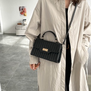 กระเป๋าสะพายไหล่ผู้หญิงทรงควิลท์หนัง PU แฟชั่น รุ่นปี 2026 กระเป๋าถือแบบเปิดปิดเดียว - Product Image 4