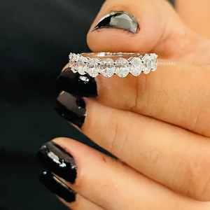 Anillo de Eternidad Cristiano de Lujo con Moissanita Ovalada Incolora en Oro Sólido de 14K y Engaste de Puntas, Joyería STAR - Product Image 2