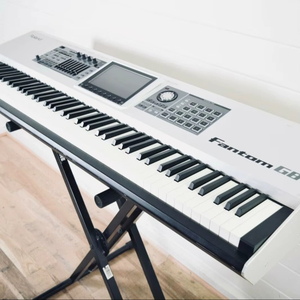 พร้อมจัดส่งคีย์บอร์ดเวิร์กสเตชัน Rolnd Fantoms G8 88 คีย์ - Product Image 1