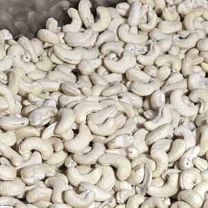 Fabrication de noix de cajou W320 Vente en gros de noix de cajou Santigo Viet Nam Exportés en gros vers l'Asie, l'UE, le Moyen-Orient - Product Image 1