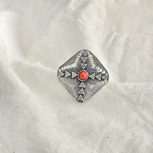 Anillo de plata de estilo clásico con piedras preciosas de coral para bodas y fiestas - Product Image 4