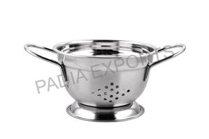 Passoire de cuisine allemande de qualité supérieure Design européen durable avec poignée en acier inoxydable Construction métallique - Product Image 2